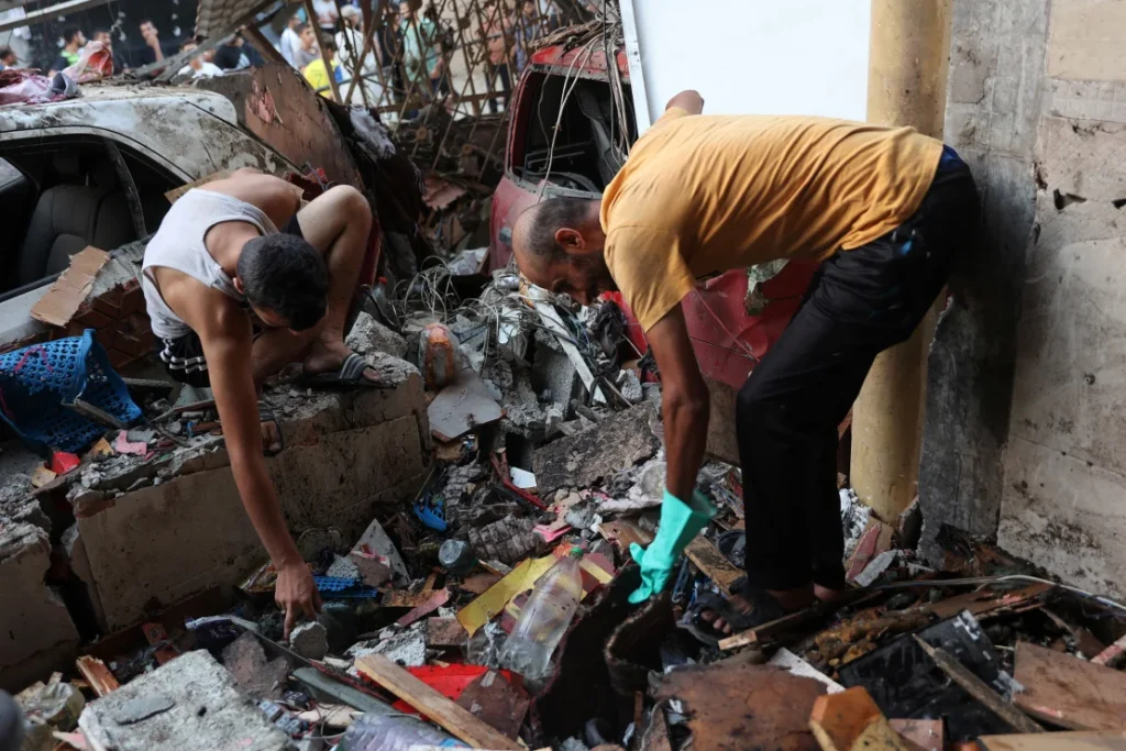 Massacre in Al-Tabi'in School of Gaza Strip: Israeli warplanes killed displaced Palestinians [image credits: Omar al-Qattaa/AFP/Getty Images]