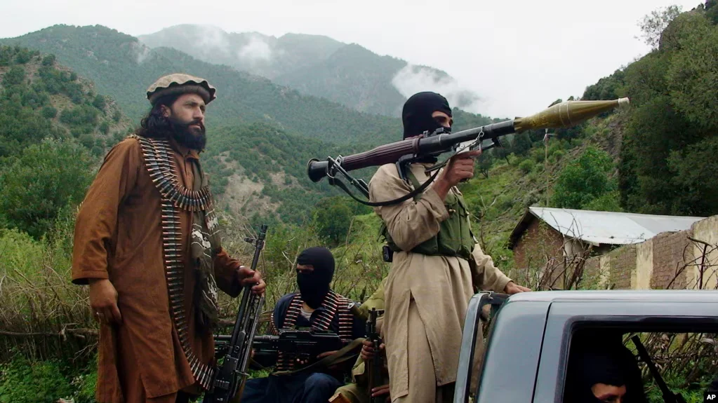 TTP patrol in their then stronghold of Shawal in Pakistani tribal region of South Waziristan, Aug. 5, 2012 [VoA/File]