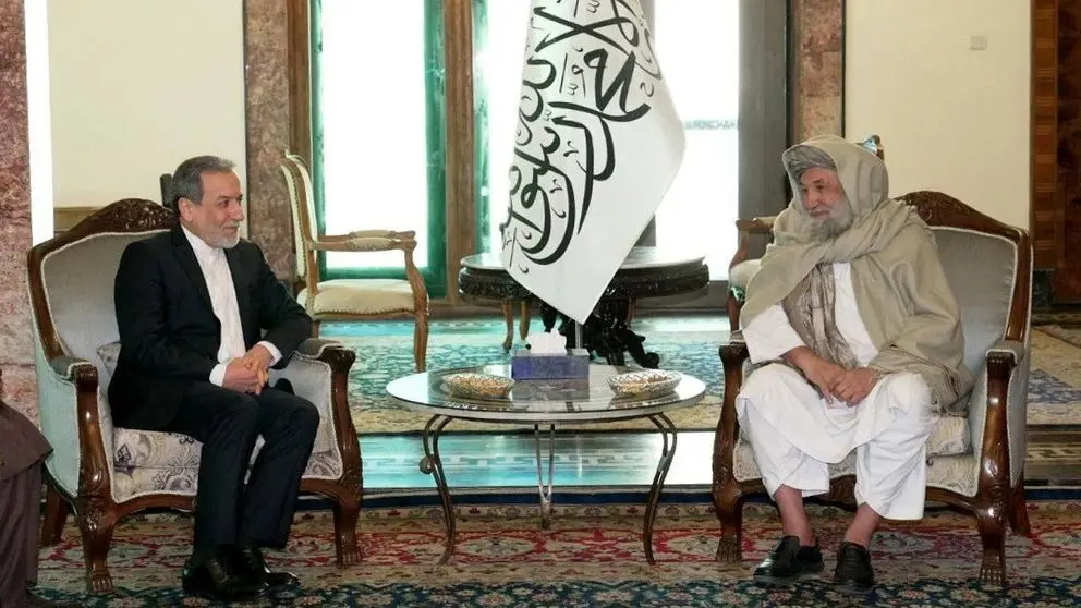 IEA, Iran discuss Helmand Water Treaty, Afghan refugees, and bilateral ties; Akhund assures no harm over water disputes. [Image via Afghanistan International]