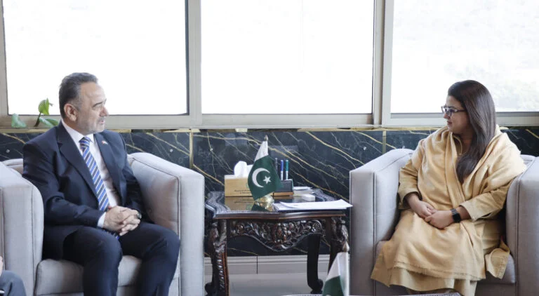 Shaza Fatima of Pakistan and envoy of Türkiye discuss IT, 5G, AI cooperation, focusing on digital growth, e-governance, and B2B ties. [Image via APP]